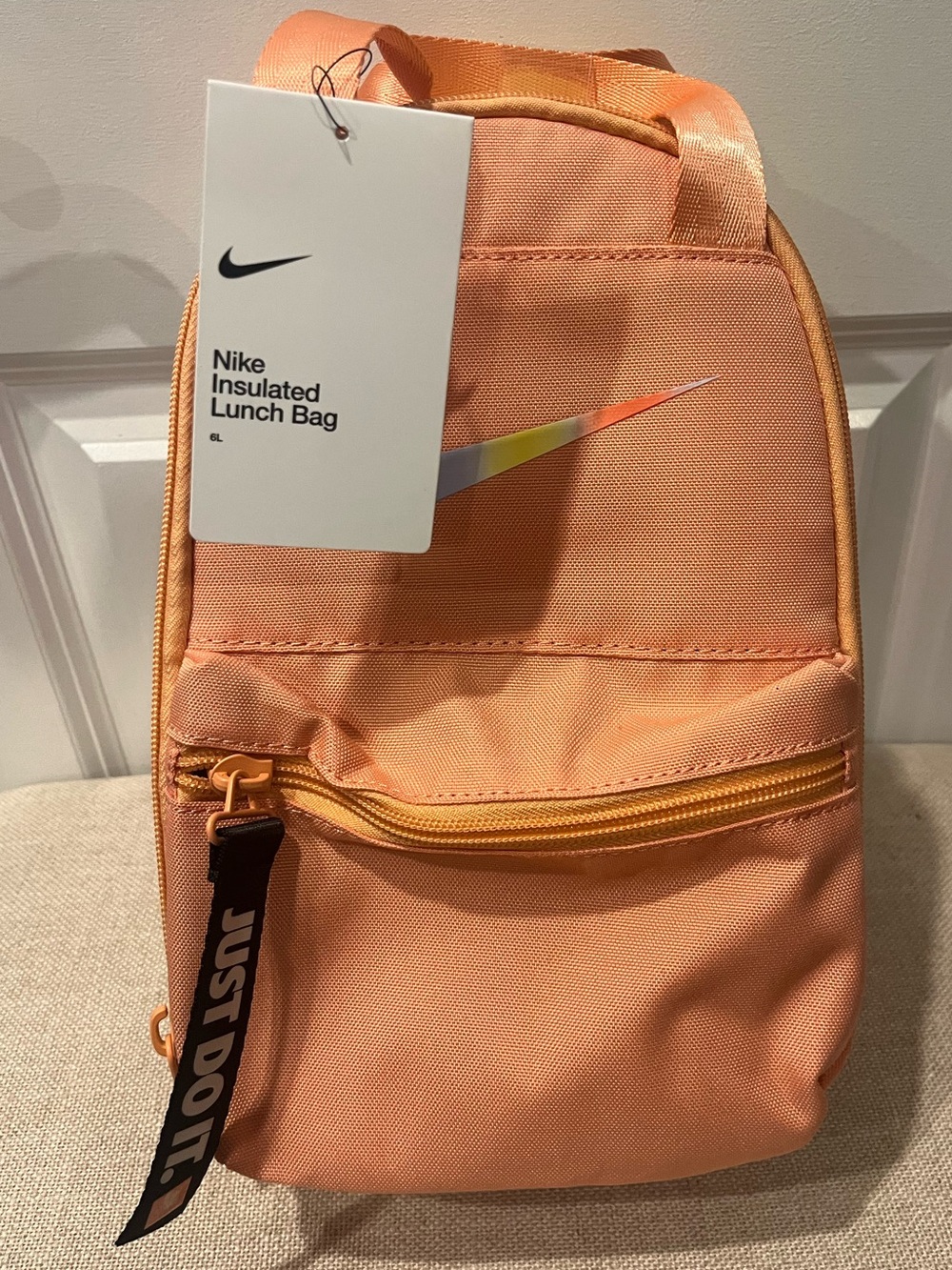 NWT NIKE INUSLTED LUNCH BAG- APRICOT AGATE